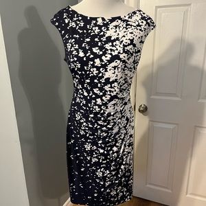 Jersey dress. Navy & White